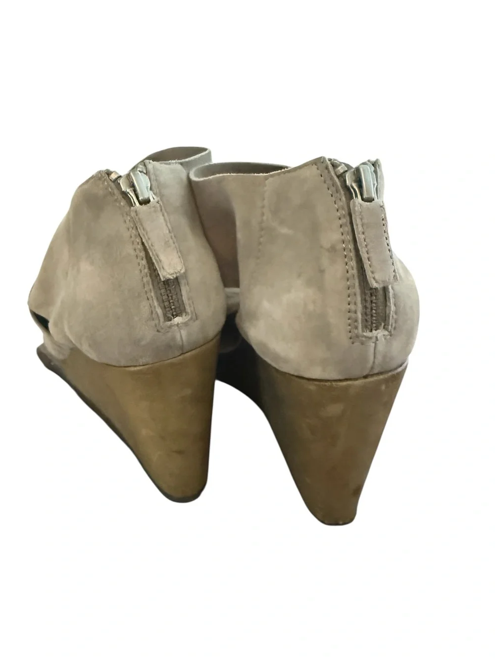 Eileen Fisher Wedge Sandal in gray Suede - Women 9M